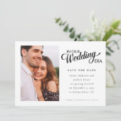 Save The Date Dans Notre Époque Mariage (Debout devant)