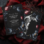 Save The Date Dark Moody Romantic Peony Mariage gothique Photo<br><div class="desc">Préparez le terrain pour un événement élégant avec ces gothiques Save the Dates. Ces luxueux mariage floral, à l'exception des cartes datées, comportent un bouquet de pivoines noires et rouges et de baies bleues contre un arrière - plan noir. Le dos est un endroit pour votre photo. Il est parfait...</div>