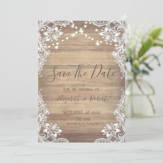 Save The Date Dentelle Blanche, Texture Bois, Lumières Enregistr (Debout devant)