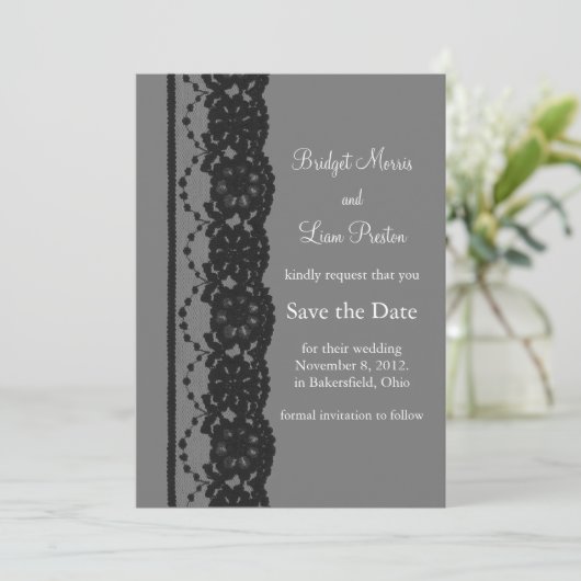 Save The Date Dentelle française Enregistrer la date (gris) (Debout devant)