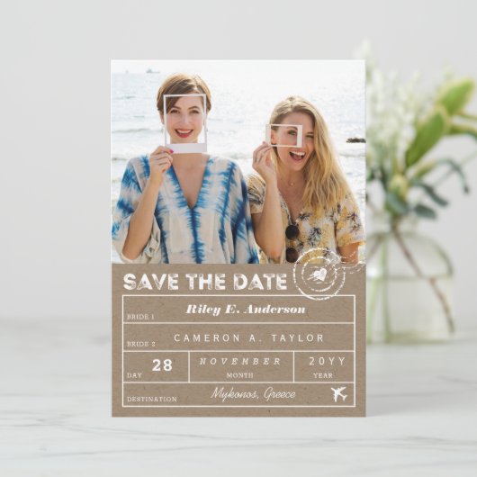 Save The Date Destination Mariage Kraft Bagage Balise 2 Photo (Debout devant)