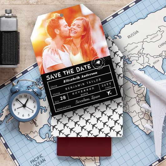 Save The Date Destination Mariage Noir Blanc Bagage Balise Photo