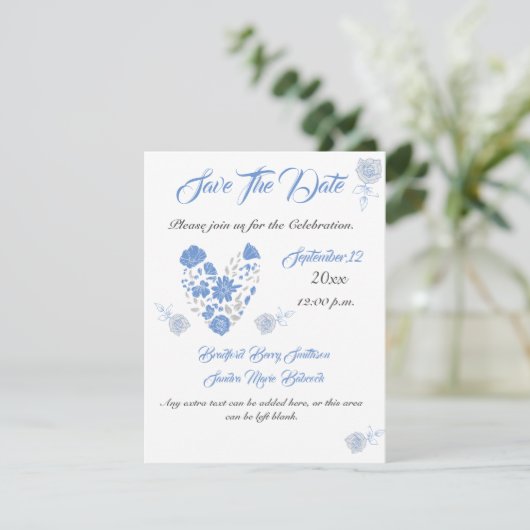 Save The Date Dusty Blue Elegant Blanc Gris Floral Mariage Coeur (Debout devant)