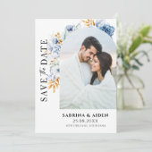 Save The Date Dusty Blue Gold Floral Arch Photo QR Code (Debout devant)