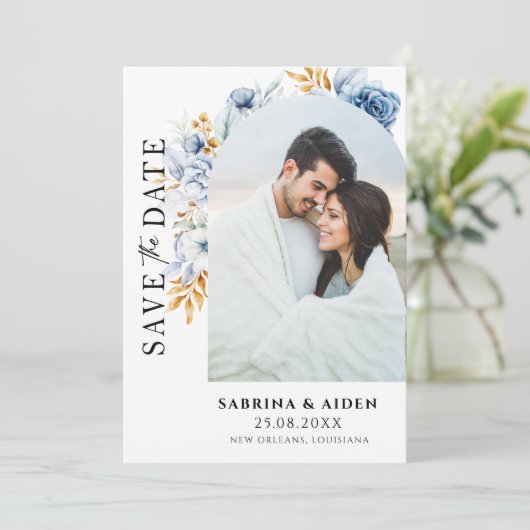 Save The Date Dusty Blue Gold Floral Arch Photo QR Code (Debout devant)