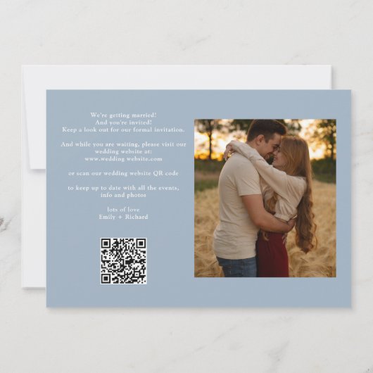 Save The Date Dusty Blue Mariage 2 Photo QR Code Élégant Script (Dos)