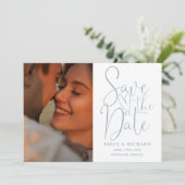 Save The Date Dusty Blue Mariage 2 Photo QR Code Élégant Script (Debout devant)
