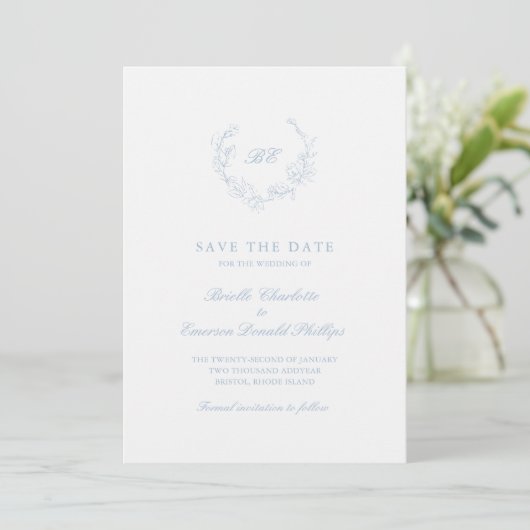 Save The Date Dusty Blue Wreath Monogramme QR Code Mariage éléga (Debout devant)