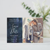 Save The Date Eau gouache bleu marine paillettes dorées photo pe (Debout devant)