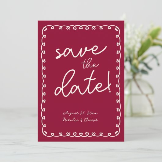 Save The Date Écrit à la main Bourgogne Rétro Funky Mariage mode (Debout devant)