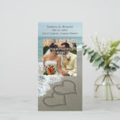 Save The Date Ecriture de sable sur la plage, Coeurs bloqués (Debout devant)