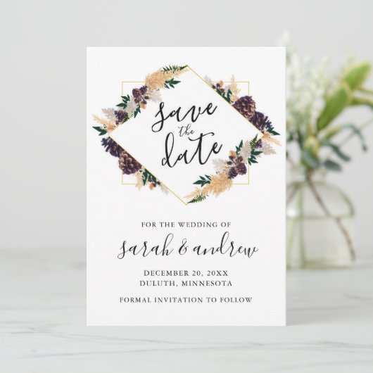 Save The Date Elégance rustique Pine Cône vert Enregistrer la da (Debout devant)