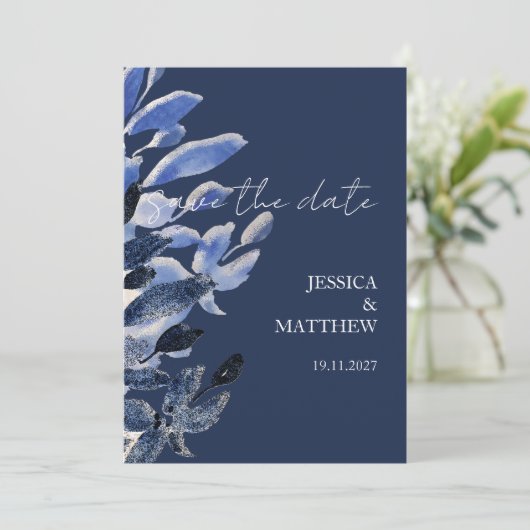 Save The Date Elégant Beau Cygne Dans Mariage Bleu Marine (Debout devant)