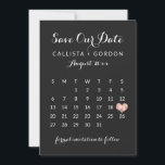 Save The Date Élégant Black Rose Gold Heart Calendrier<br><div class="desc">Ce mariage élégant, minimaliste et moderne, sauf la carte de date, est parfait pour le couple contemporain. Il présente une typographie blanche cursive mignonne et chic avec un calendrier au-dessus d'un simple arrière - plan noir. Il comprend également un coeur rose rose faux imprimé en or qui met en évidence...</div>