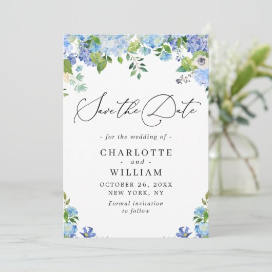 Save The Date Elégant bleu Hydrangea Vert Mariage QR (Debout devant)