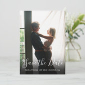 Save The Date Élégant Code QR de Photo de Mariage Script (Debout devant)