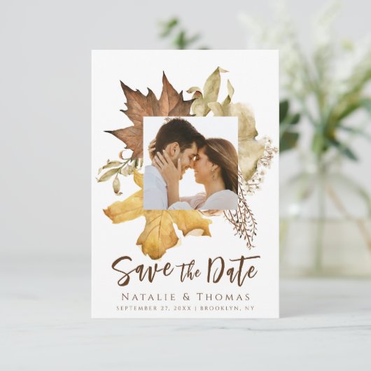 Save The Date Elégant Dusty Brown Autumn Foliage Mariage de auto (Debout devant)