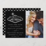 Save The Date Elégant Las Vegas Destination Mariage Photo<br><div class="desc">Célébrez dans le style avec ces mariages modernes et très tendance,  enregistrez les cartes de date. Le design est facile à personnaliser avec votre photo spéciale et le libellé de l'événement et vos invités seront ravis quand ils reçoivent ces cartes fabuleuses.</div>