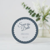 Save The Date Élégant Mariage de script bleu foncé (Debout devant)