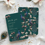 Save The Date Élégant Mariage Turquoise de Peacock Floral<br><div class="desc">Cet Elégant Mariage de paon Turquoise floral Save the Date présente des paons bleus et turquoises dessinés à la main et perchés sur des branches de Magnolia en pleine floraison à l'encre noire sur un élégant arrière - plan turquoise foncé. Le fond est orné d'un beau motif aux mêmes éléments...</div>
