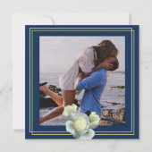 Save The Date Élégant Marine Bleu Photo Gold Script Rose blanche (Dos)