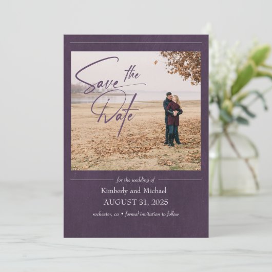 Save The Date Elégant Moderne Eggplant Purple Enregistrer la Dat (Debout devant)