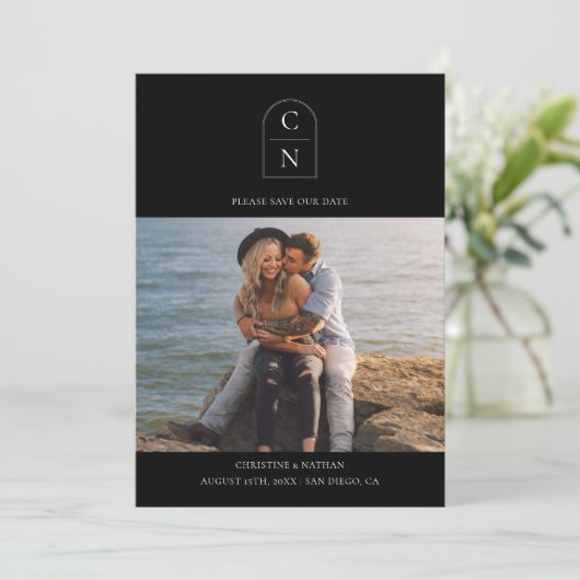 Save The Date Élégant Monogramme Photo QR Code (Debout devant)