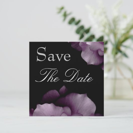 Save The Date Élégant PURPLE Pétales Mariage Enregistrer la date (Debout devant)