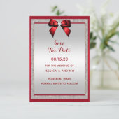 Save The Date Elégant Ruby Red & Silver Parties scintillant Mari (Debout devant)