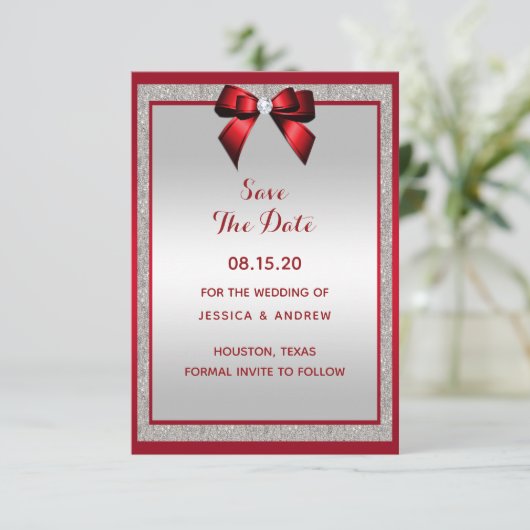 Save The Date Elégant Ruby Red & Silver Parties scintillant Mari (Debout devant)