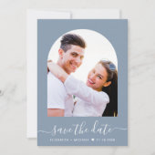 Save The Date Élégant Script Arch Photo Dusty Blue Mariage (Devant)