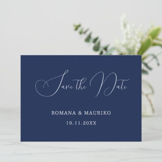 Save The Date Élégant script de calligraphie bleu marine (Debout devant)