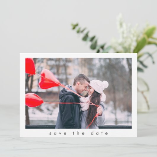 Save The Date Élégant script manuscrit Deux Mariage photo (Debout devant)