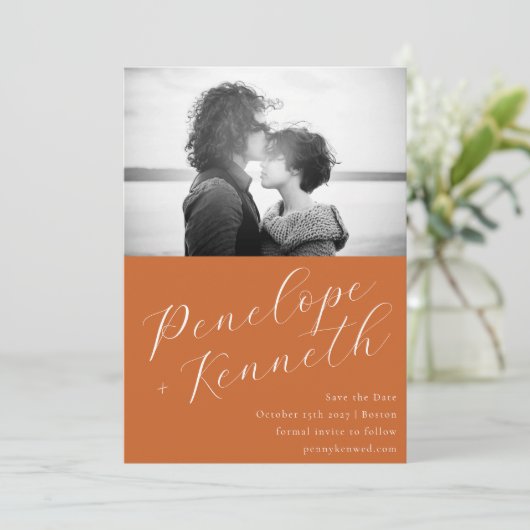 Save The Date Élégant Script Mariage élégant Photo Terracotta (Debout devant)