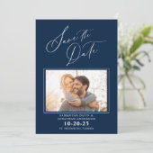 Save The Date Élégant Script Photo Blue Wedding Enregistrer La D (Debout devant)