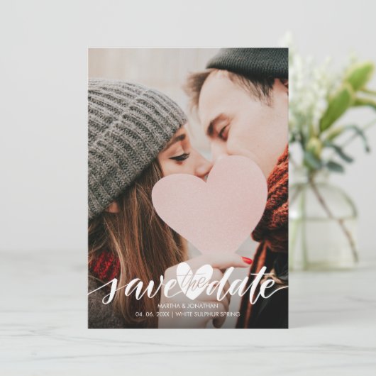 Save The Date Élégant Script Photo Mariage Heart Confetti (Debout devant)