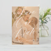 Save The Date Élégant script photo superposition mariage en terr (Debout devant)