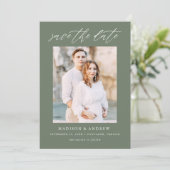 Save The Date Élégant Script Sage Green Photo (Debout devant)