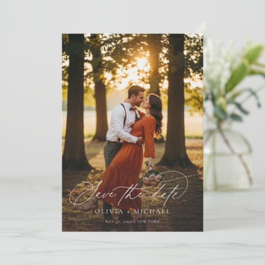 Save The Date Élégant Script Simple Photo Mariage (Debout devant)