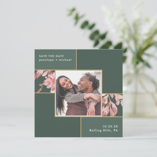 Save The Date Élégant vert avec Mariage photo rose floral (Debout devant)