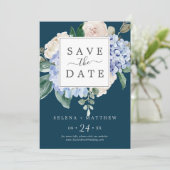 Save The Date Elégante Hydrangée Bleue | Marine Enregistrer la c (Debout devant)