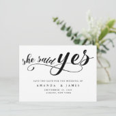 Save The Date Elle A Dit Oui Simple Minimaliste Script Noir (Debout devant)