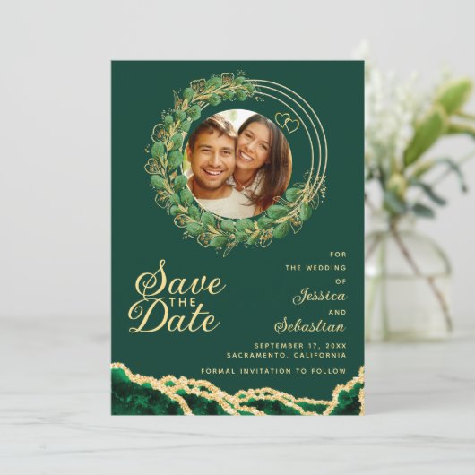 Save The Date Emerald Green & Gold Photo QR Code élégant (Debout devant)