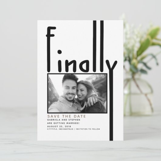 Save The Date Enfin | Modern Funny Enregistrer la photo de la da (Debout devant)