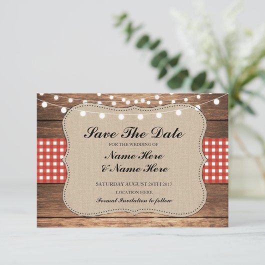 Save The Date Enregistrer La Date Burlap Wood Rustic Red Check C (Debout devant)