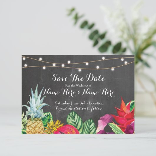 Save The Date Enregistrer La Date Chalk Rustique Aloha Lumières  (Debout devant)