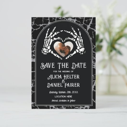 Save The Date Enregistrer La Date Halloween Skeleton Mains Coeur (Debout devant)