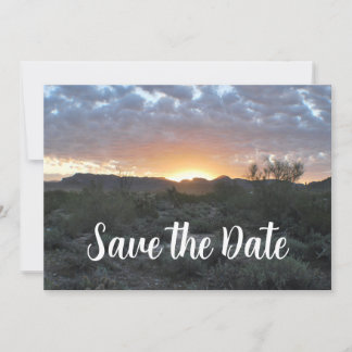 Save The Date Étiquette de retour avec fond de scène désertique