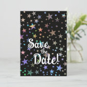 Save The Date Étoiles arc-en-ciel holographiques Mariage fierté  (Debout devant)