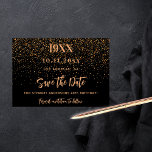 Save The Date Fête d'anniversaire de confettis d'or noir<br><div class="desc">Un arrière - plan noir décoré de confettis dorés. Personnalisez et ajoutez une date et un nom/âge. Le texte : Save the Date est écrit avec un grand script de style à la main tendance.</div>
